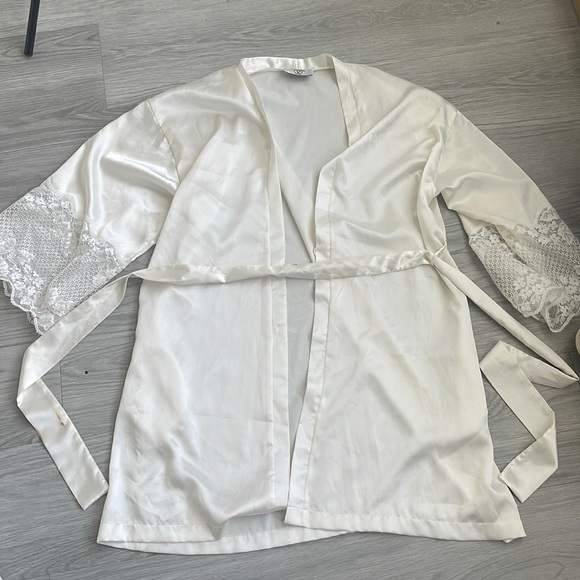 Vintage Valentino Robe - Picture 1 of 4